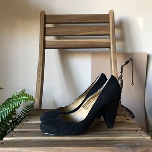 urban outfitters black faux suede pumps size 7.5